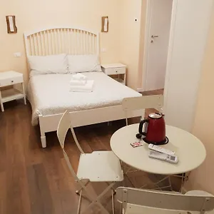 Casa de hóspedes Glam G H O S T E L